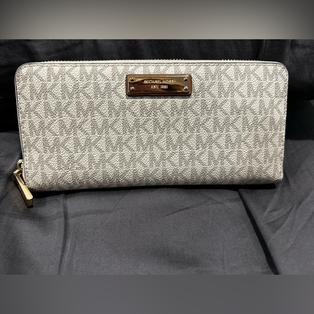 Jet Set Signature Logo Travel Continental Wallet